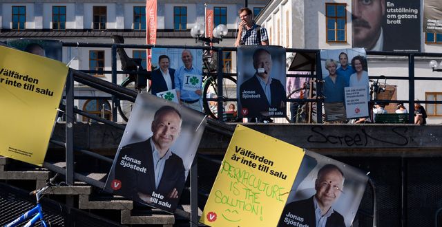  Valaffischer från bland andra Vänsterpartiet med bild av partiledaren Jonas Sjöstedt och texten ”Välfärden är inte till salu” FANNI OLIN DAHL TT / TT NYHETSBÅRYN
