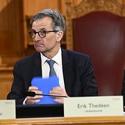 Erik Thedéen, riksbankschef (i mitten).