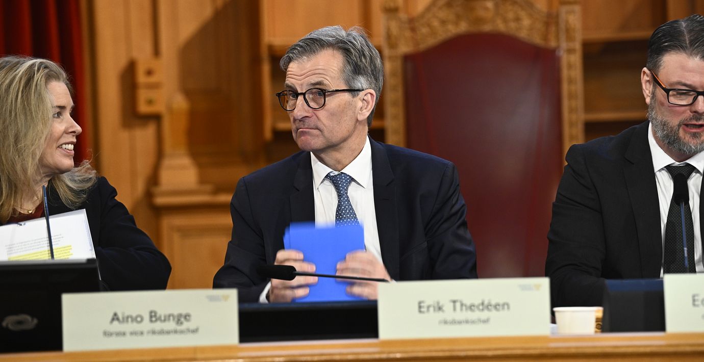 Erik Thedéen, riksbankschef (i mitten).