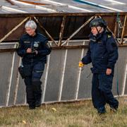 Polis på plats vid Kiviks marknad efter dödsolyckan 2024.