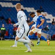 Reece James sätter 2–1.