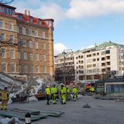 En stor byggnadställning på Avenyn i Göteborg rasade på tisdagseftermiddagen.