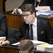 Röstning om kärnkraften i det finländska parlamentet, i mitten de grönas ordförande  Ville Niinistö
