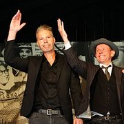 Bo Kaspers Orkester med representanter från Povel Ramel-sällskapet.