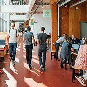 Metaanställda på ett kontor i USA.