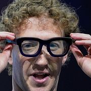 Mark Zuckerberg med Metas AI-glasögon. Arkivbild.