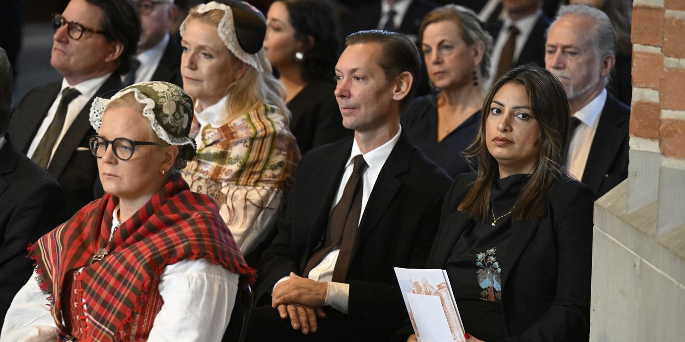 Elisabeth Thand Ringqvist (C) och Nooshi Dadgostar (V) vid gudstjänsten i Storkyrkan som hålls med anledning av riksmötets öppnande.