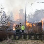 Tre personer omkom i en villabrand i Fåglavik i Herrljunga kommun natten till den 8 april.