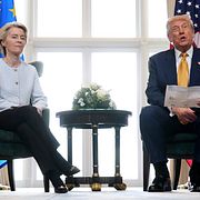 EU:s Ursula von der Leyen och Donald Trump efter att förra årets handelsavtal tagits fram.