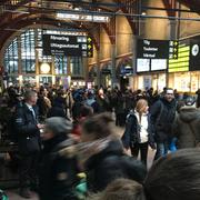 Trängsel på Göteborgs central i samband med bombhoten mot två tåg, ett vid Göteborgs central och ett vid Södertälje Syd