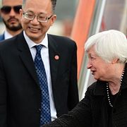 USA:s finansminister Janet Yellen efter att hon landat på flygplatsen i Peking.  Pedro Pardo / AP