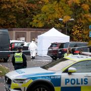 Polis på plats efter dödsskjutningen i Bergsjön i Göteborg.