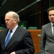 Kommissionären Olli Rehn, Irlands Michael Noonan, Nederländernas Jeroen Dijsselbloem och EU-kommissionären Michel Barnier.