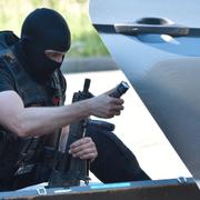 tysk specialpolis utanför biografen i Viernhem.