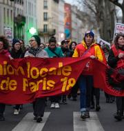 Demonstranter i Paris / Charles de Gaulle-flygpltasen. TT.