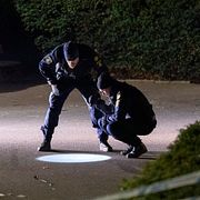  Polisens kriminaltekniker vid platsen där mannen hittades. 