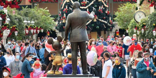 Arkivbild: Statyn ”Partners” utanför Disney World i Florida, december 2020.  Joe Burbank / TT NYHETSBYRÅN