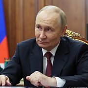 Vladimir Putins namn kanske inte står med på valsedlarna, men en seger för hans parti utstrålar säkerhet och innebär att han kan fortsätta att styra med järnhand.