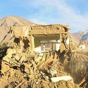 En förstörd byggnad i Afghanistan efter skalvet