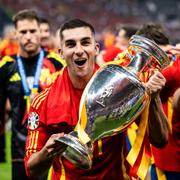 Ferran Torres firar Spaniens vinst i fotbolls-EM. 