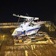 Helikoptern bärgades under natten till lördagen. 