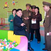 Kim Jong-Un inspekterar barnhem den 26 oktober