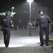  Polis och bombtekniker på plats i Lindeborg i Malmö på tisdagskvällen efter larm om en explosion. 
