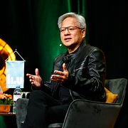 Marcus Wallenberg med Nvidias medgrundare och vd Jensen Huang, när den senare blev hedersdoktor vid Linköpings universitet i maj förra året.