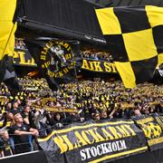 AIK-supportrar på läktaren inför söndagens fotbollsmatch i allsvenskan mellan AIK och Kalmar FF.