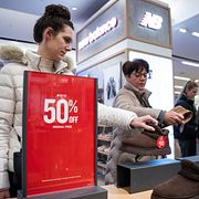 Amerikanska konsumenter är mer pessimistiska om ekonomin än väntat. Illustrationsbild.