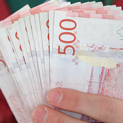 En kvinna som dömts för penningtvätt säger att hon blivit bedragen av en person som utger sig för att vara Queen-gitarristen Brian May.