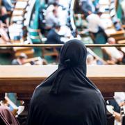 Kvinnliga åskådare på plats i folketinget.