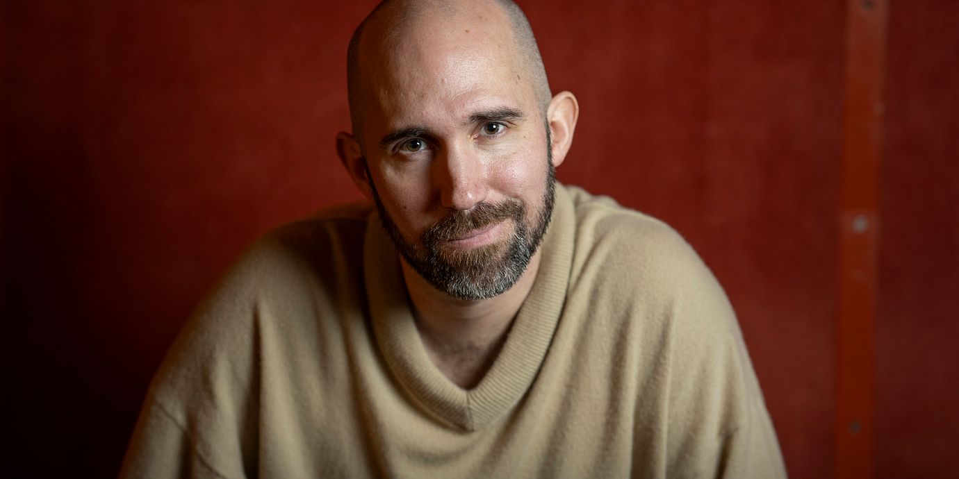 Emil Persson, journalist, poddare och tv-producent.