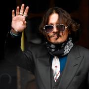 Johnny Depp utanför 