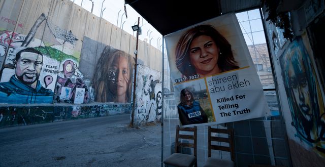 Poster på Shireen Abu Akleh i Bethlehem Maya Alleruzzo / AP