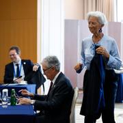 Jerome Powell och Christine Lagarde längst till höger.