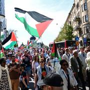 En demonstration för Gaza arrangerad av Palestinska Arbetsgruppen i Stockholm utgår från Odenplan.