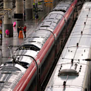 Tåg vid perrongen i Madrid. Arkivbild. 