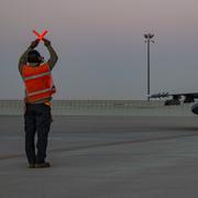 Ett amerikanskt stridsflygplan av typen F-16 Fighting Falcon på Al-Udeid-basen i Qatar.