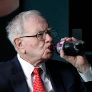 Buffett – med Coca-cola. Arkivbild.