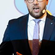 Jimmie Åkesson talar inför SD-kvinnor i sitt hösttal.