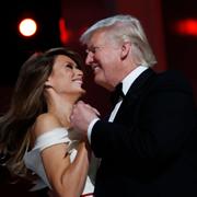 Donald och Melania Trump under installationsbalen 2017. 