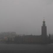 Regn och åskväder drar in över Stockholm på onsdagen.