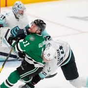 Dallas Luke Glendening och Seattles Jamie Oleksiak och Philipp Grubauer.