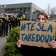 Arkivbild från mars 2025: Protester utanför fabriken i Tyskland. 