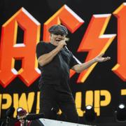 Sångaren Brian Johnson under en konsert i Zurich.