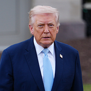 Trump/Bombade byggnader i Teheran.