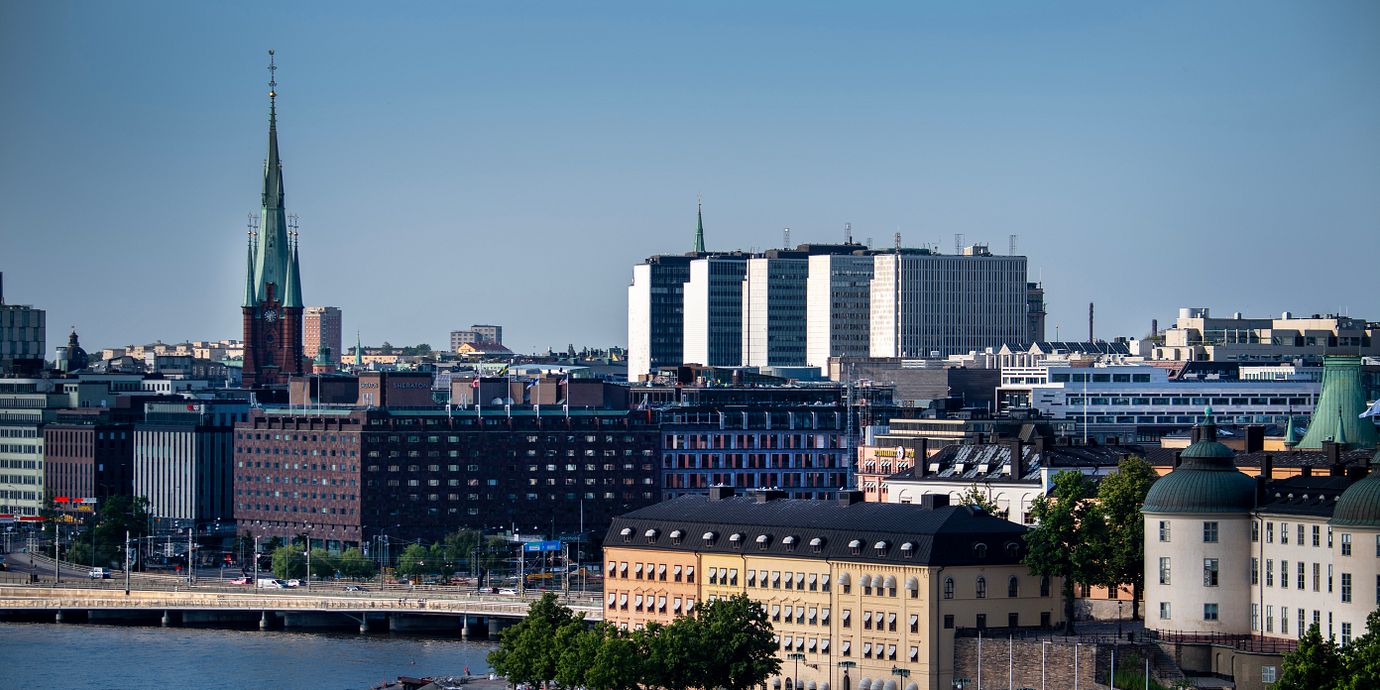 Vy från Södermalm mot Stockholm City och Klara kyrka.