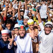 Demonstranter i Dhaka på fredagen.