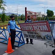 Vägar nära Pakistans utrikesdepartement spärras av inför samtalen.